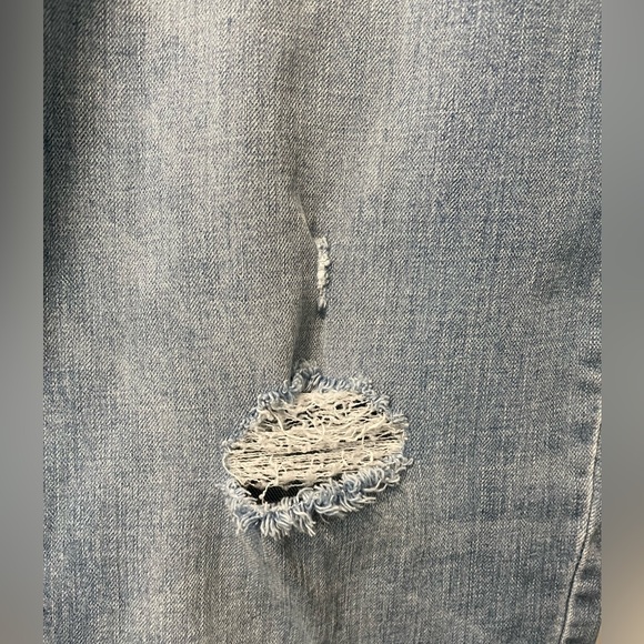 Old Navy Mid-Rise Straight Leg Distressed Jeans - Picture 3 of 6